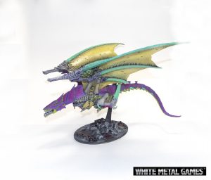 This Tyranid Harridan’s flying base features a wrecked Rhino, helping to emphasize the massive scale of this gargantuan model.
